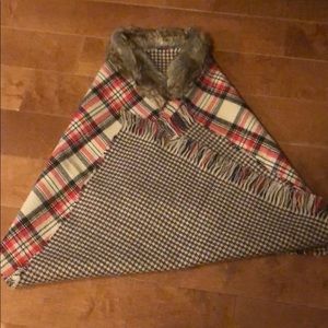 Wrap with removable faux fur collar